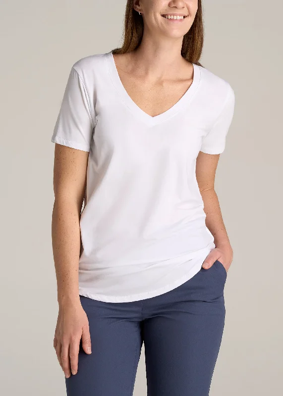 Women's Plus-Size Apparel Women's Tall Scoop V-Neck Tee in Ecru