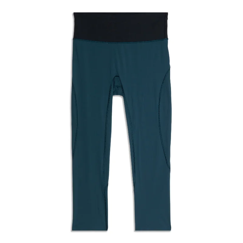 Women's Vacation Attire Run The Day Crop - Resale